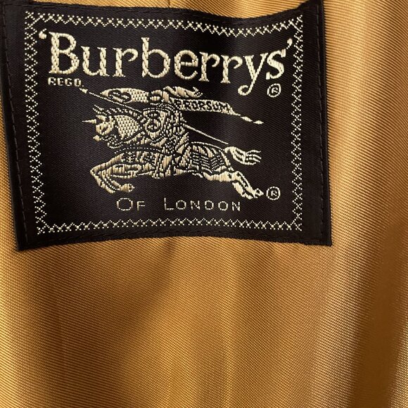 Women's Beige Burberry Trenchcoat - Picture 11 of 11